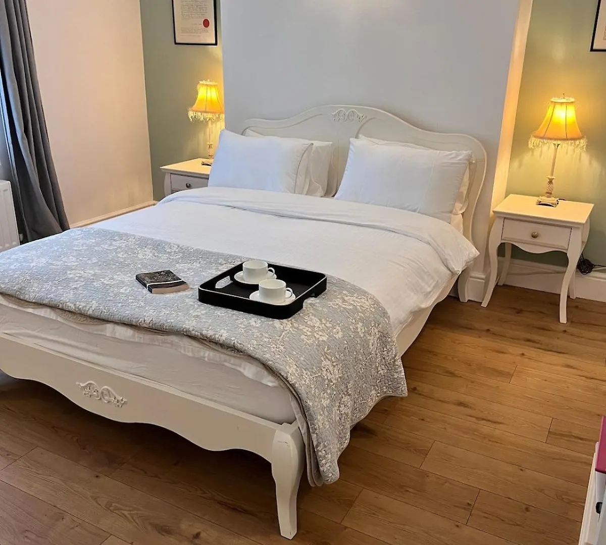 Beautiful Modern Central Flat Cheltenham Apartment