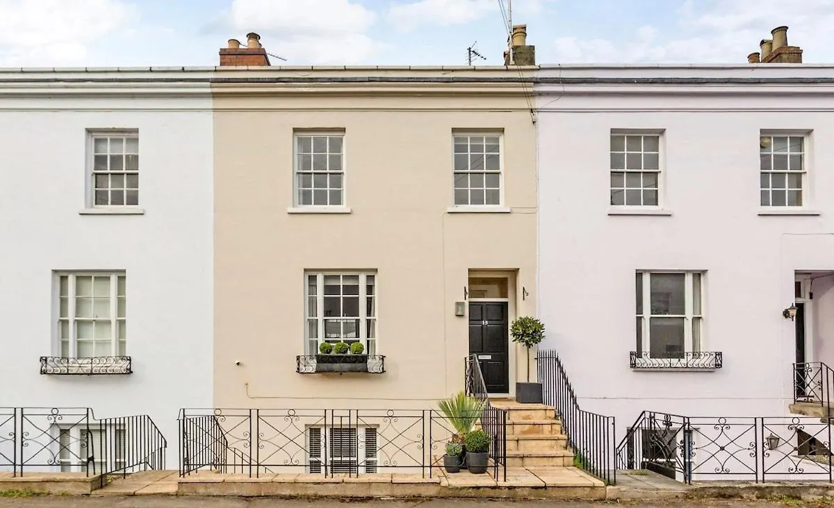Beautiful Modern Central Flat Cheltenham 0*,  United Kingdom